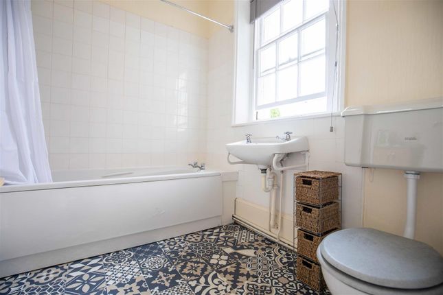 Flat 2, 77, Warminster Road, Westbury photo 3