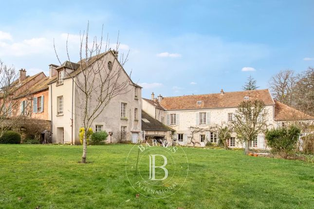 Detached house for sale in Mareil-Marly, 78750, France