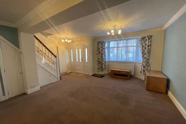 59, Heath Road, Uxbridge photo 3