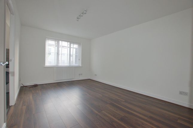 Thumbnail Flat to rent in Dairyman Close, Cricklewood, London