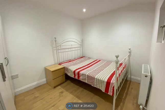 Twickenham Road, Hanworth, Feltham photo 3