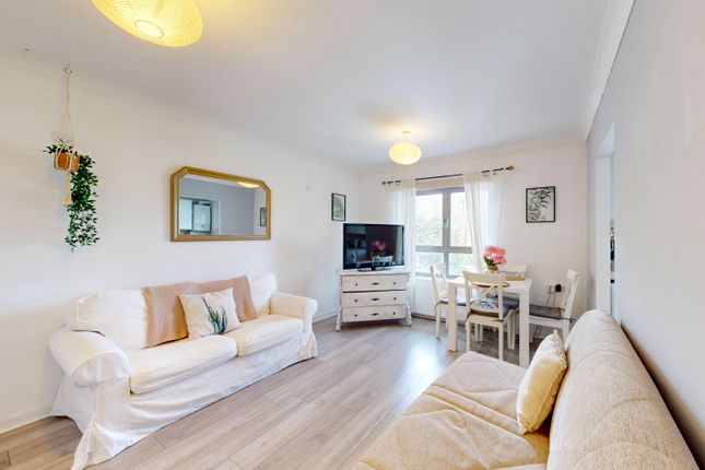 Thumbnail Flat to rent in Winstanley Road, London