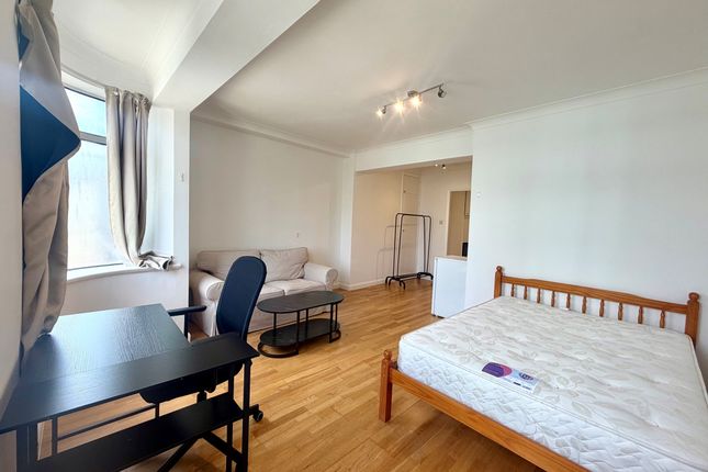 Studio flat on 43, Euston Road, London, £2,300/mo