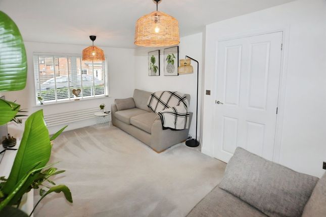 7, Cape Honey Way, Worksop photo 4