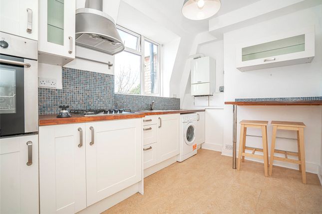 Flat for sale in Queens Lane, London
