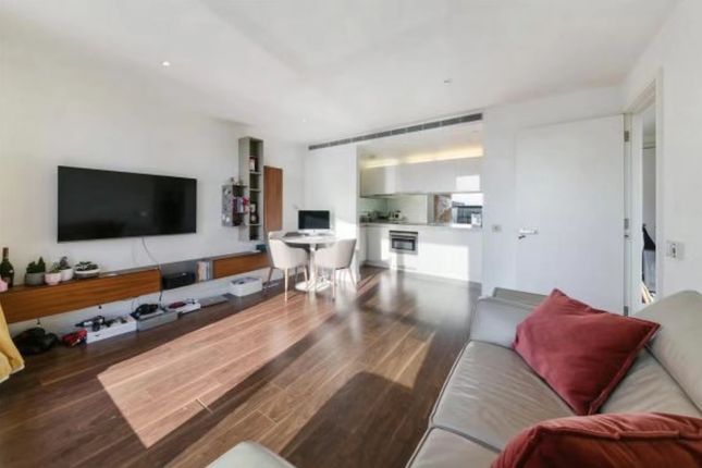 Flat 1510, Pan Peninsula Square, London photo 3