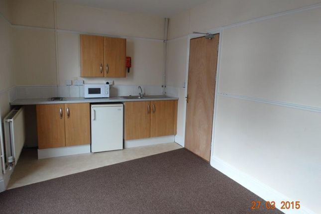 Studio to rent in Penygraig Road, Swansea