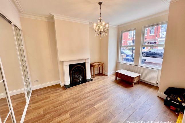 13, Lawn Gardens, Hanwell photo 3