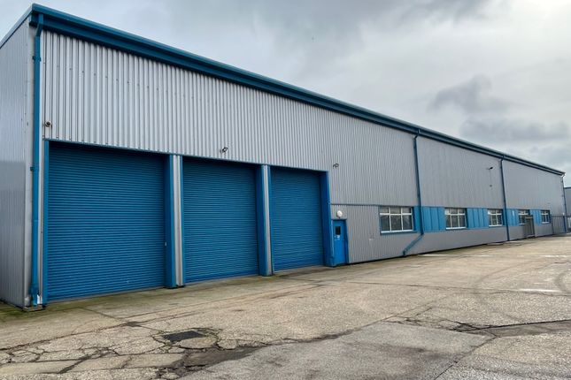 Thumbnail Warehouse to let in Gore Road Industrial Estate, New Milton