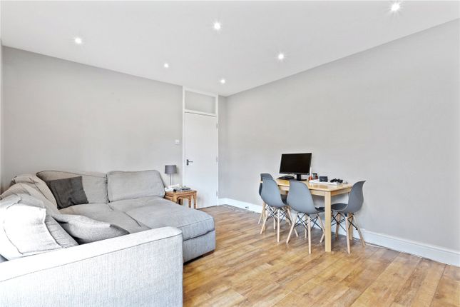 Flat for sale in Fountain Road, London