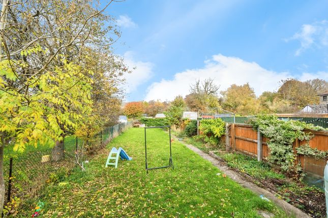 55, Churchward Avenue, Swindon photo 4