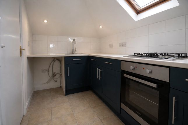 Flat 3, 31A, Whitehorse Lane, London photo 4