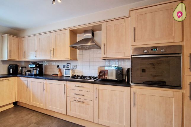 72  Flat 9, Portsmouth Road, Camberley photo 4