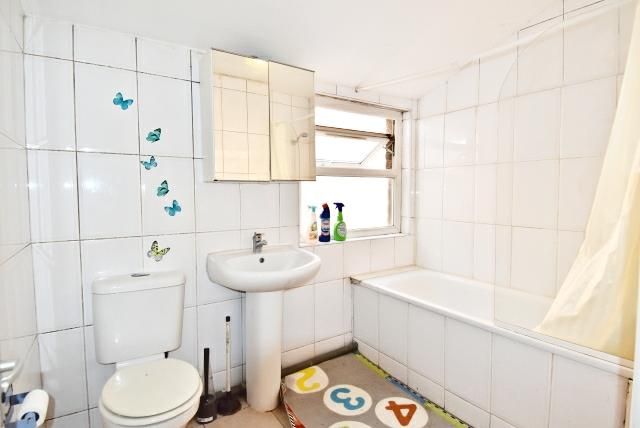 Property to rent in Second Avenue, Hendon