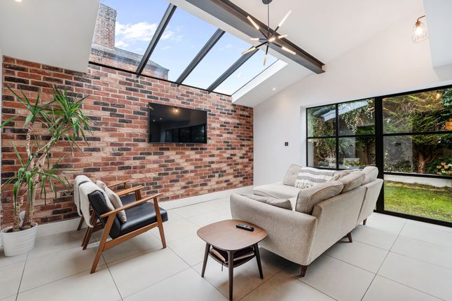 17 Baxter Road, Sale photo 2