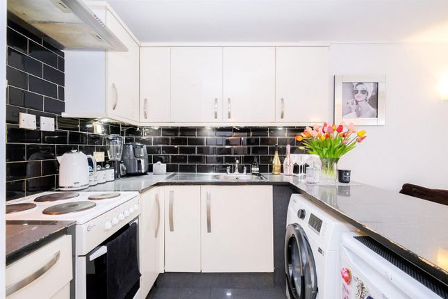32, Alders Close, Wanstead photo 4