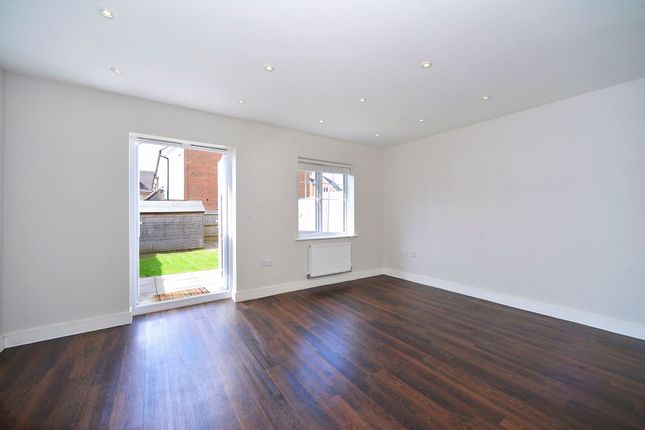 36 Alderbank Drive, Godalming photo 4
