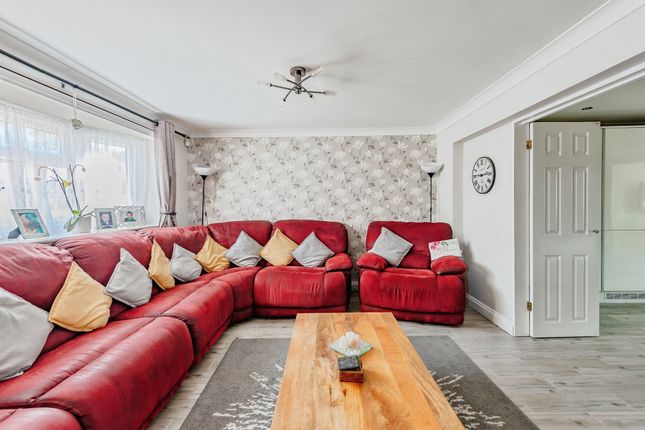 33, Milton Road, Crawley photo 4