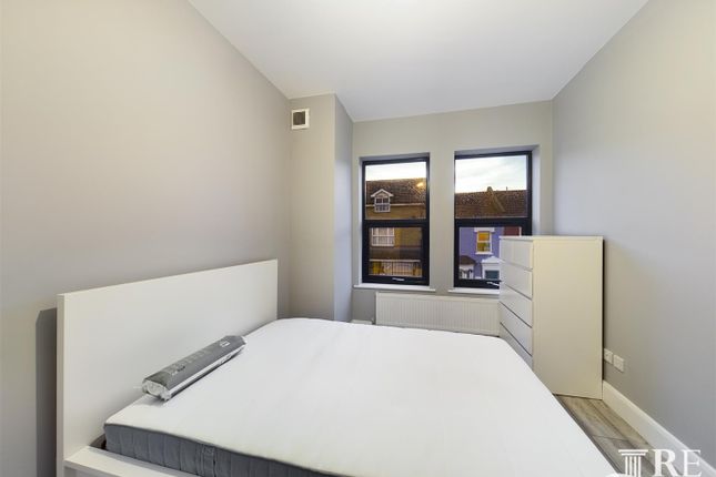 Room 3, F/F Flat 36, Beaconsfield Road, London photo 4