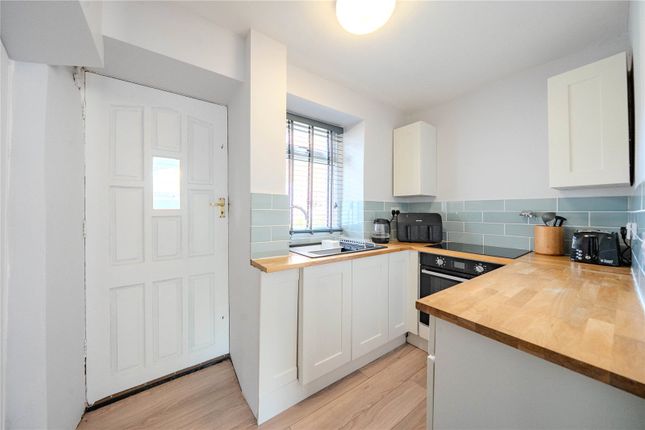 3, Huggan Row, West Yorkshire photo 3