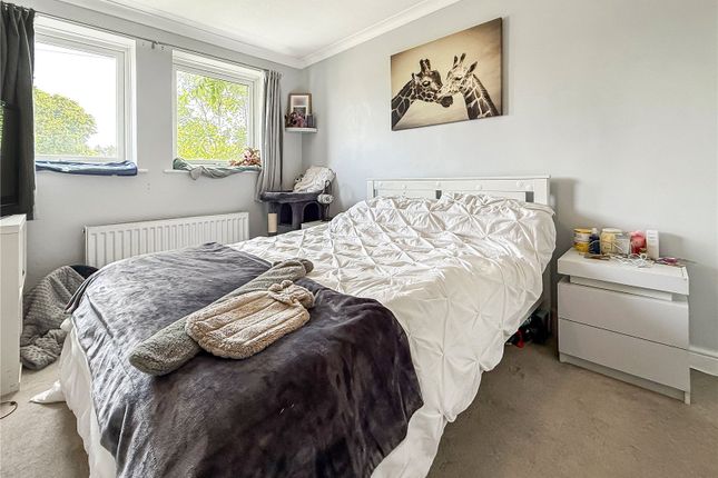 3, Bridle Close, Surrey photo 4