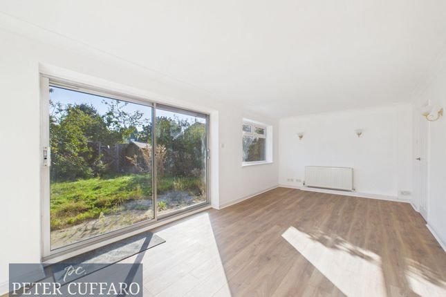 47 Wallers Way, Hoddesdon photo 2