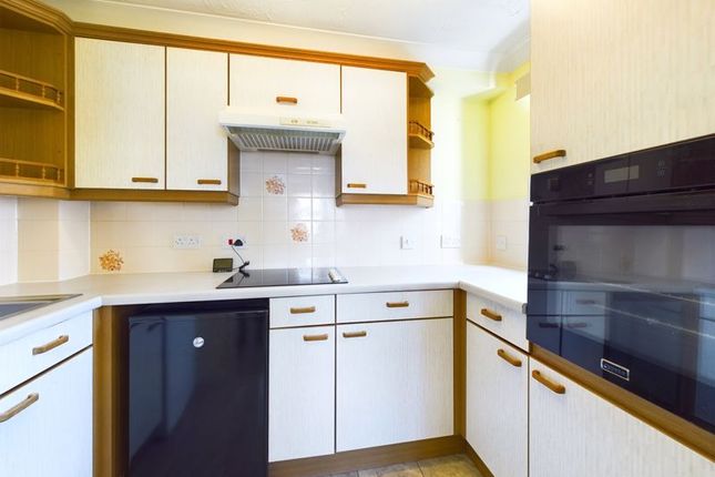 26 Hillcroft Court, Chaldon Road, Caterham photo 4