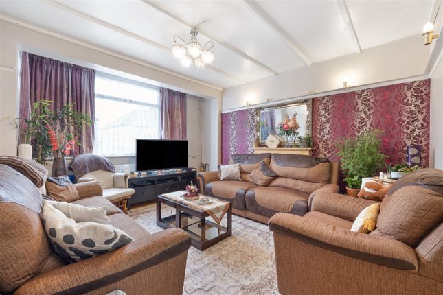 9, Leafield Road, Sutton photo 2