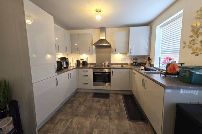 5, Fern Green Close, Rugby photo 4