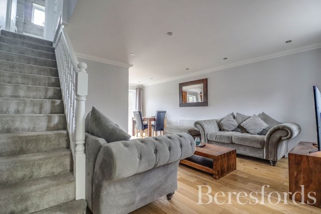 9, Northumberland Close, Essex photo 2