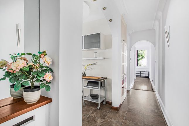 Flat 48 Ashburnham Mansions, Ashburnham Road, London photo 4