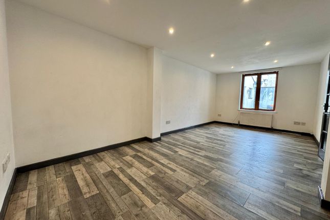 7 Winner Court, New Street, Paignton photo 2