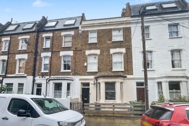 Studio flat on London, £280,000