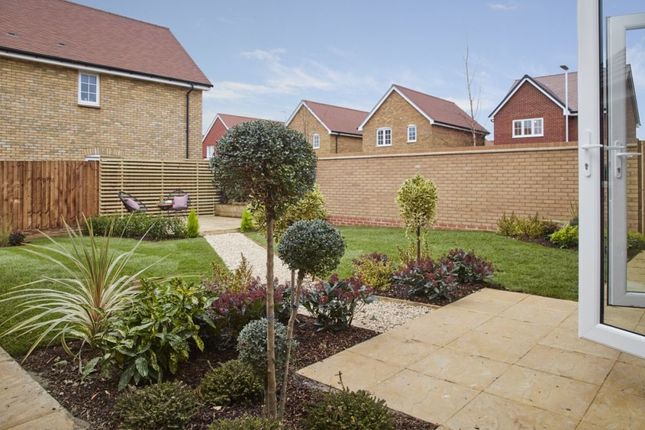 Bluebell Avenue, Heybridge photo 4