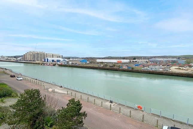 11, Newport, Shoreham Beach photo 3