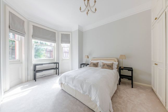 Flat 4, 34, Sloane Gardens, London photo 4