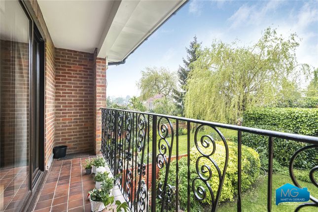 Flat to rent in Shelley Court, Woodville Road, High Barnet, Hertfordshire