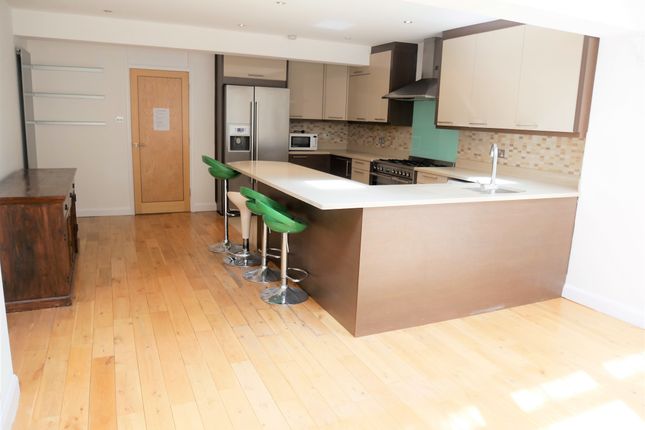 Betham Road, Greenford photo 3
