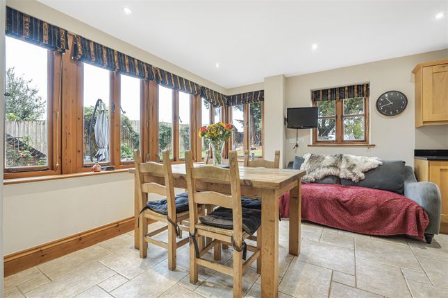 Holly House, Charndon photo 3