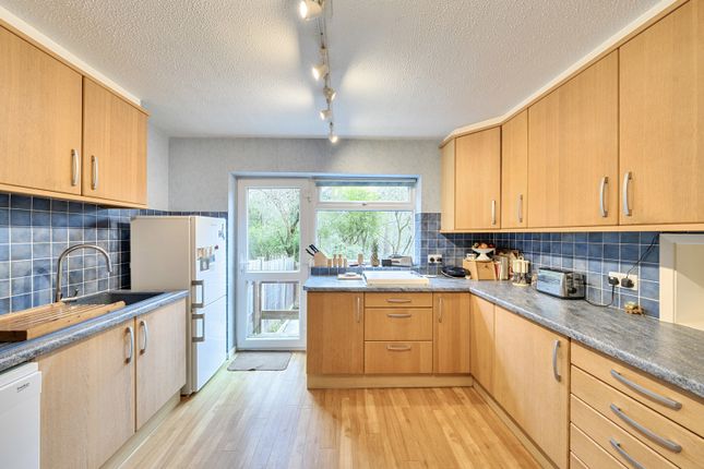 123, Knoll Crescent, Northwood photo 2