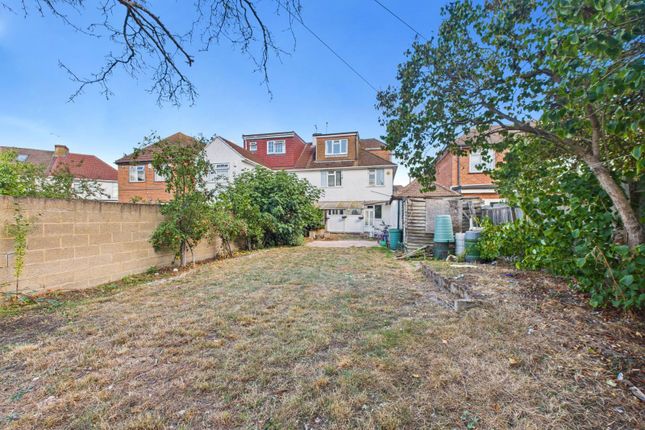 6, Courtlands Avenue, Berkshire photo 4