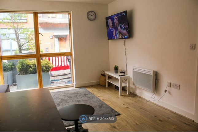 Apartment, Canal Wharf Waterfront Walk, Birmingham photo 5