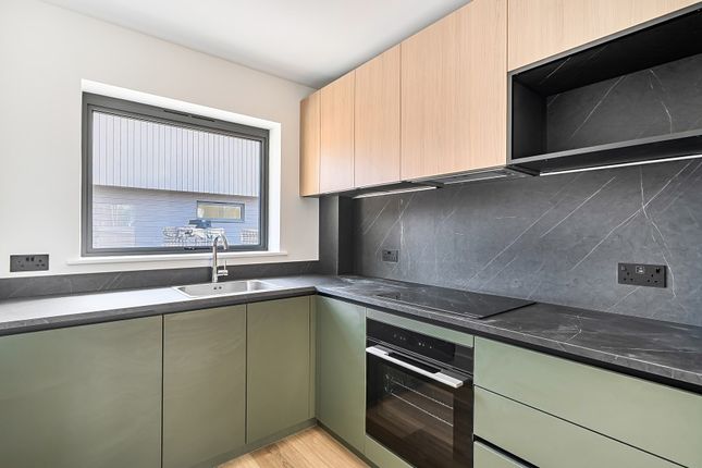 4, Ransom Close, Chessington photo 5