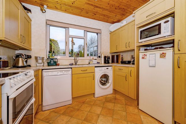 42, Chipperfield Road, Hemel Hempstead photo 2