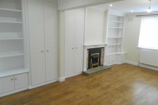 4, Douglas Road, Slough photo 3