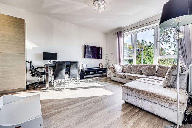 Flat for sale in Cole Court, Southend-On-Sea