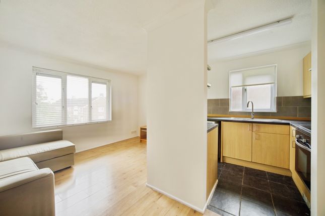 51,, Alders Close, London photo 4