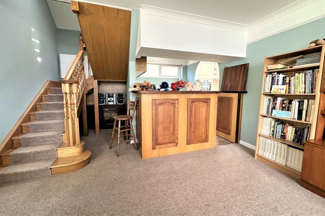 242, Normanston Drive, Lowestoft photo 4