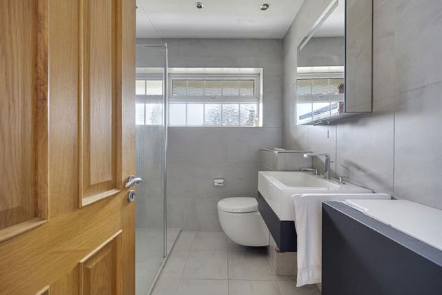 3 Lindow Court Kings Road, Wilmslow photo 3