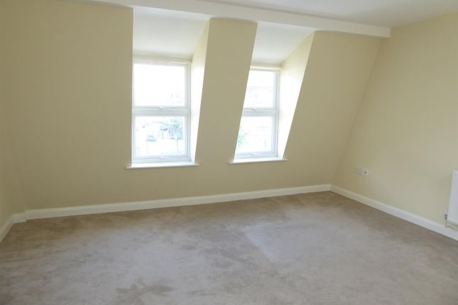 Flat to rent in Woodley Close, Tooting